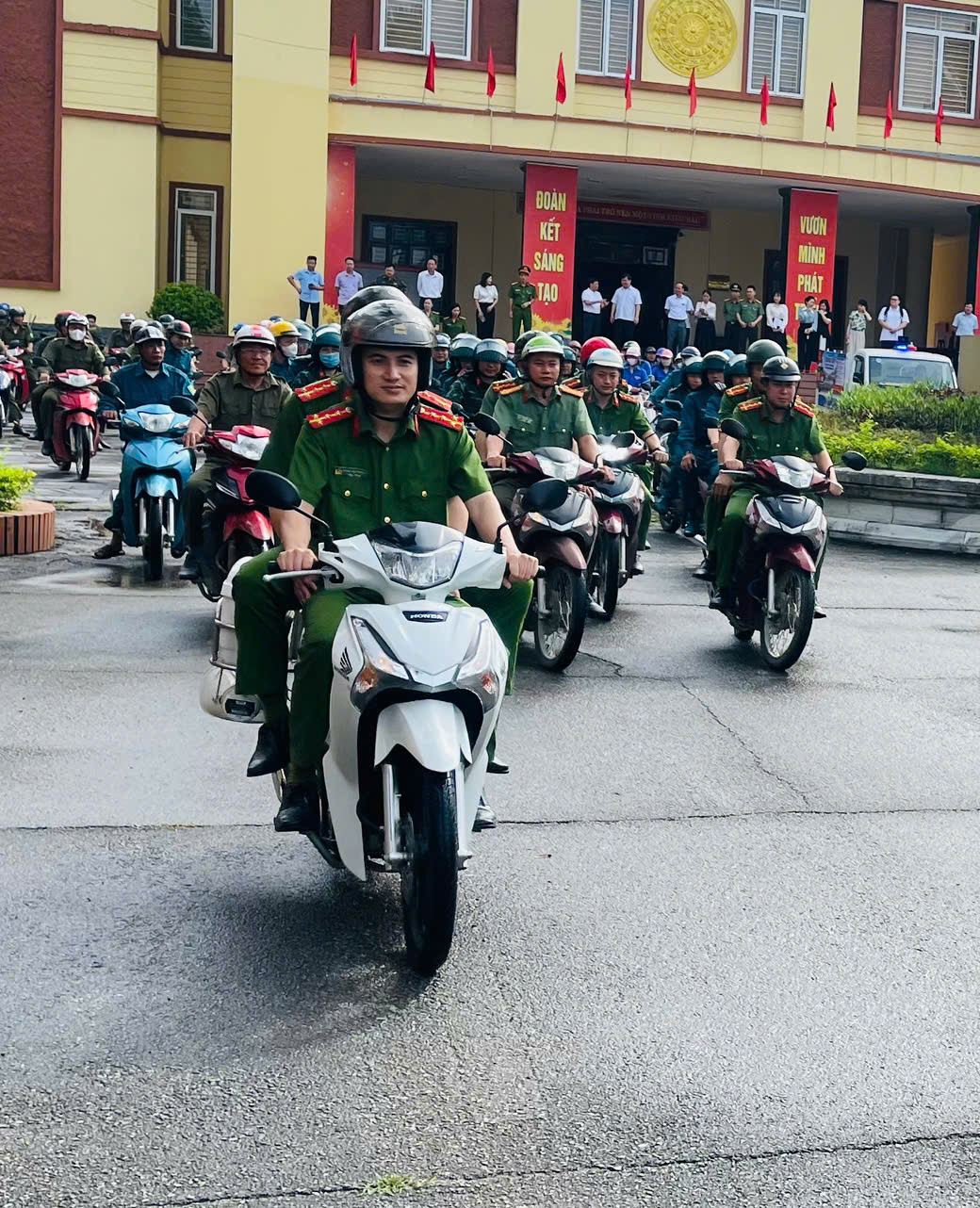 Anh-tin-bai